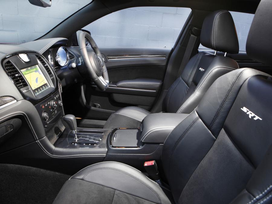  Chrysler 300C SRT8 2012 года  (AU) (фото 9 из 11)